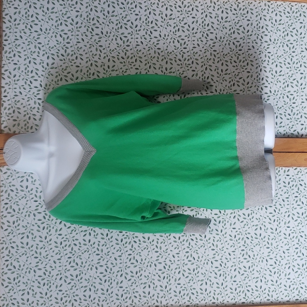 Green 3/4 sleeve light weight sweater